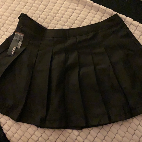 Black and white skirt - Picture 1 of 4